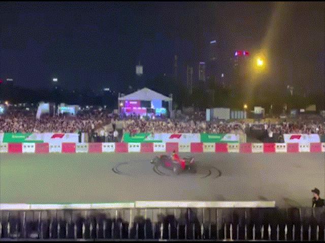 Tin tức trong ngày - Hàng vạn khán giả phấn khích xem F1 phóng như tên ở Hà Nội