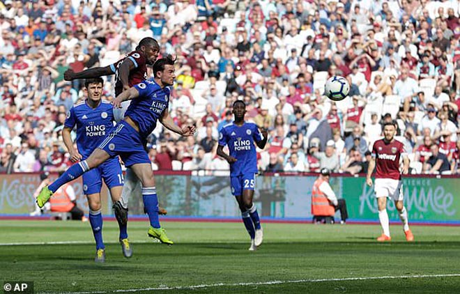 West Ham - Leicester City: Cựu sao Arsenal rực rỡ, phút bù giờ định mệnh - 1