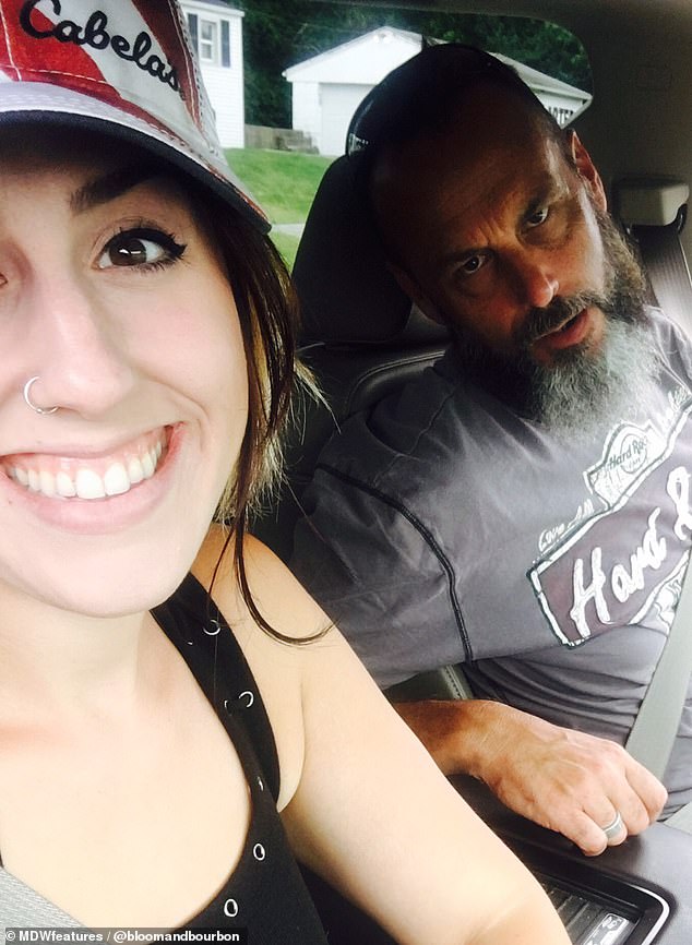 Cô gái trẻ đi xin việc và cái kết viên mãn với sếp - 5