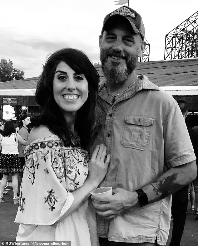 Cô gái trẻ đi xin việc và cái kết viên mãn với sếp - 7