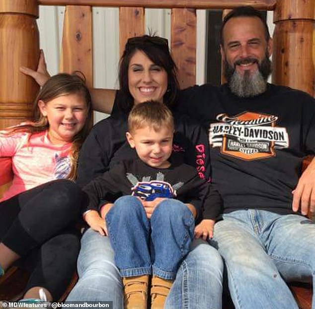 Cô gái trẻ đi xin việc và cái kết viên mãn với sếp - 4