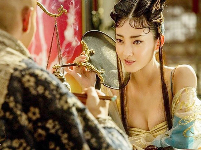 Làm đẹp - Nàng "Tô Đắc Kỷ" 2019 xinh đẹp nõn nà dù vóc dáng mỏng manh