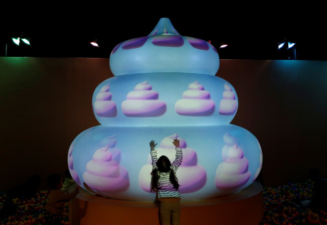 Triển lãm phân người đầu tiên trên thế giới - 4