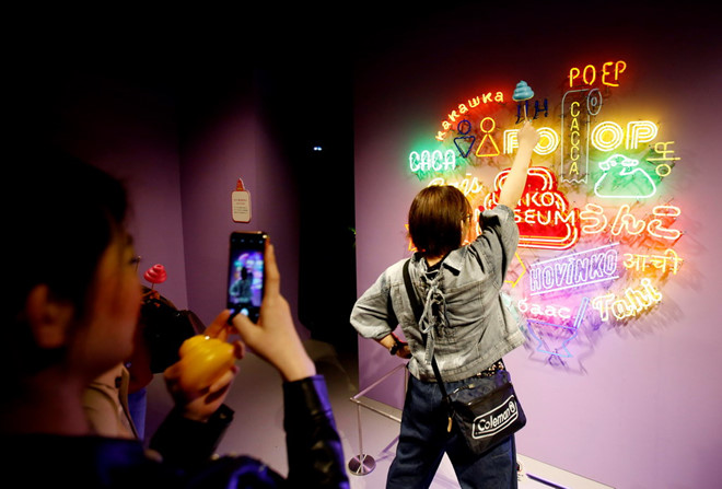 Triển lãm phân người đầu tiên trên thế giới - 5