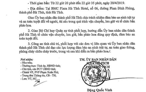 Hà Tĩnh: Hàng ngàn người dân hụt hẫng khi dàn pháo hoa “cướp cò” trước 1 giờ - 2