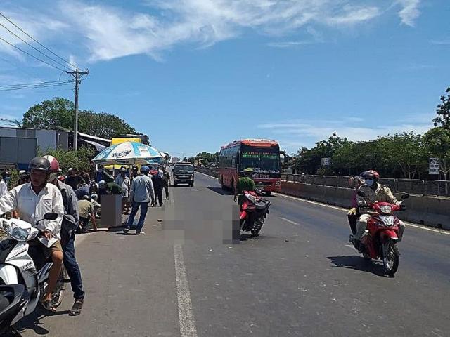 Tin tức trong ngày - Xe khách cán chết nam sinh lớp 12 ở Bình Thuận rồi bỏ chạy