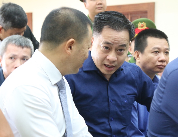 Nóng 24h qua: Bộ trưởng GD-ĐT rất đau lòng vì nhiều thí sinh được nâng điểm là con quan chức - 4