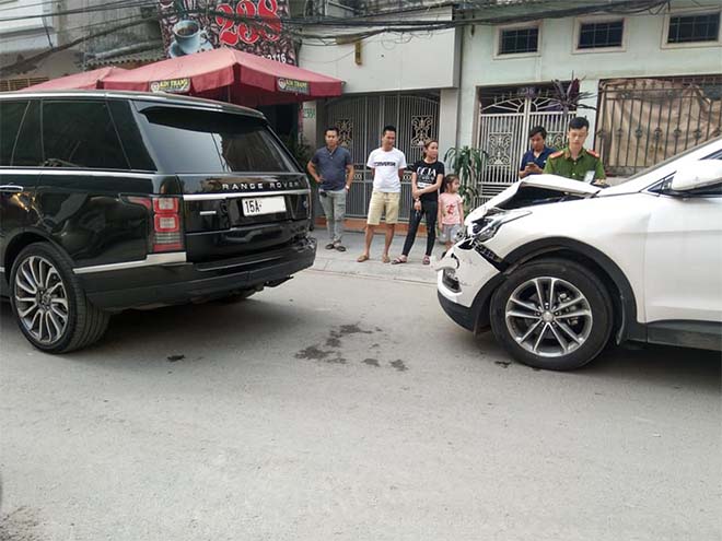 Pha đụng độ khá mạnh trên phố giữa Range Rover và Hyundai Santa Fe cùng cái kết đầy bất ngờ - 1