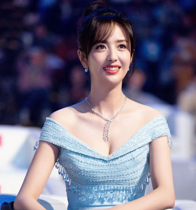 Đi ngủ đúng giờ cũng là cách&nbsp;để da được nghỉ ngơi, giúp&nbsp;quá&nbsp;trình tái tạo tế bào mới diễn ra hanh thông.&nbsp;