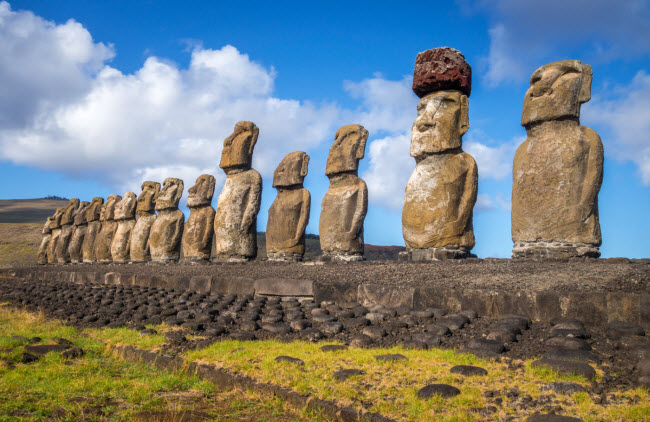 Đảo Phục Sinh: Bí mật lớn nhất của hòn đảo ở Ấn Độ Dương là 887 bức tượng khổng lồ, nhưng mục đích của chúng vẫn chưa có lời giải đáp.