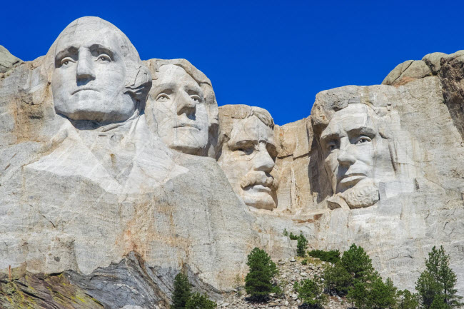 Núi Rushmore, Mỹ: Đài tưởng niệm 4 tổng thống Mỹ có một căn phòng bí mật sau trán của tổng thống Abraham Lincoln.