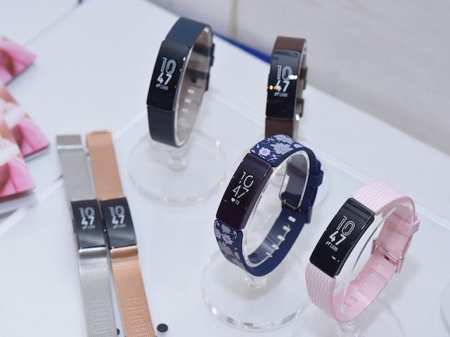 Fitbit công bố loạt đồng hồ thông minh mới đa sắc màu, pin tới 5 ngày