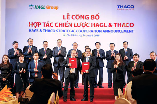 Một tỷ phú USD vừa rót gần 1000 tỷ vào công ty bầu Đức? - 1