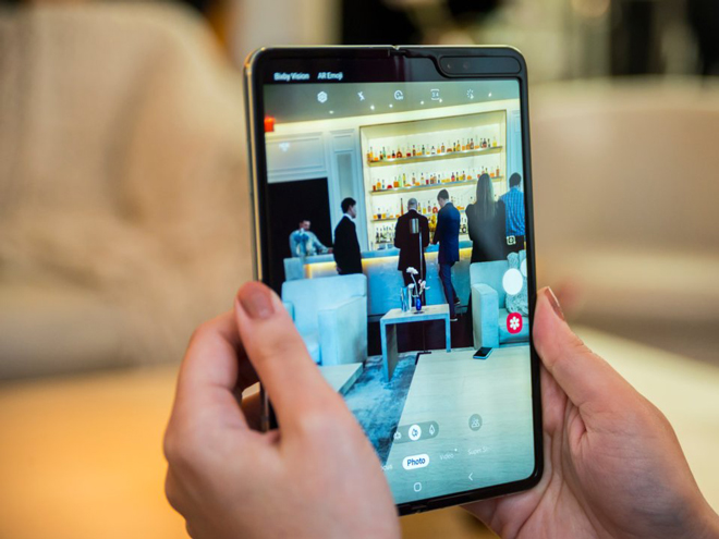 Đừng vội chỉ trích Galaxy Fold, thế hệ đầu tiên không bao giờ hoàn hảo - 2