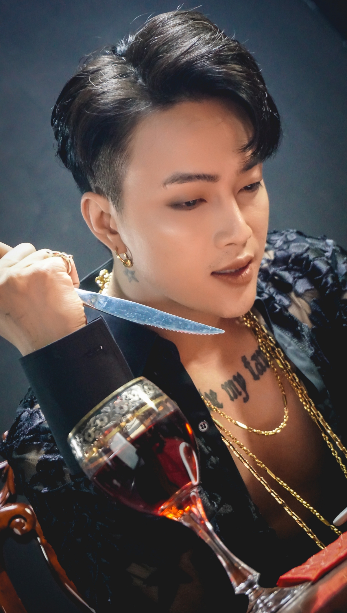 Cựu thành viên HKT ồn ào "nhạc chợ" một thời gây bất ngờ với MV nửa tỷ - 3