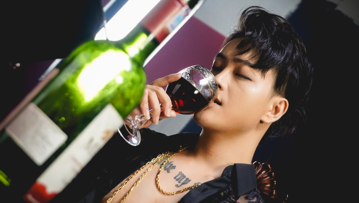 Cựu thành viên HKT ồn ào "nhạc chợ" một thời gây bất ngờ với MV nửa tỷ - 4