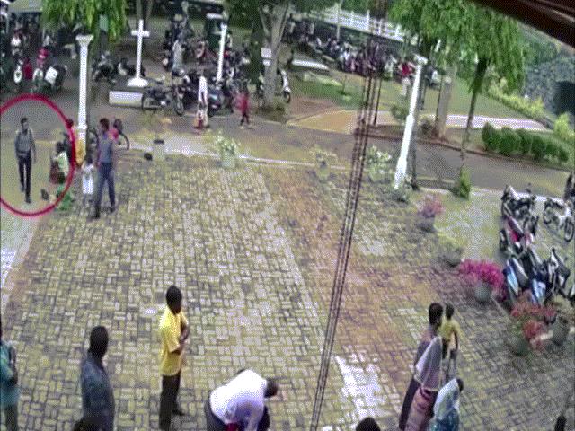 Hành động bất ngờ của kẻ đánh bom tự sát khiến 110 người chết ở Sri Lanka