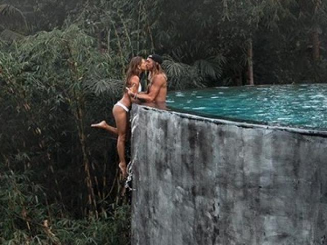 Cặp đôi bị ”ném đá” vì mặc đồ tắm chụp ảnh thân mật nguy hiểm