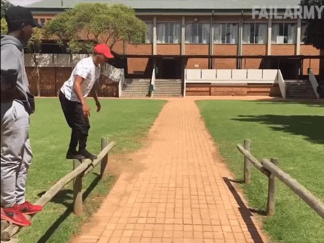 Video Clip Cười - Chỉ sai một li là đi luôn cả "vạn dặm"