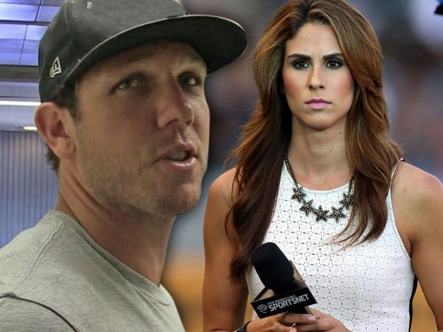 Thể thao - HLV 2m03 "Nựng" nữ phóng viên nhiều lần vẫn vô sự vì có tiền có quyền