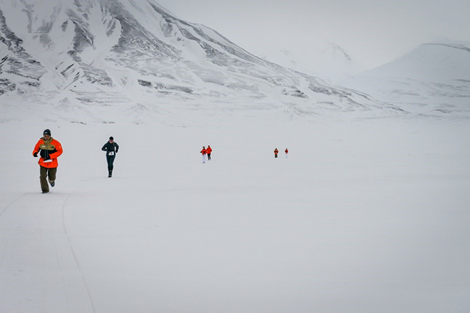 Bảo hiểm FWD và VĐV Phan Thanh Nhiên trao Quỹ tặng chân giả giúp đỡ người khuyết tật - 2
