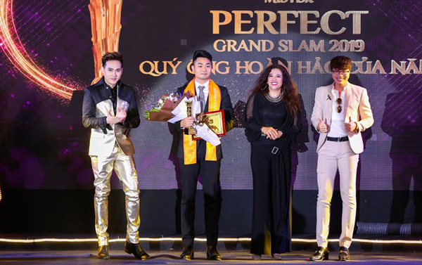 Doanh nhân Thái Hoàng hạnh phúc khi được vinh danh Quý ông Hoàn hảo 2019 - 1