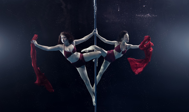 Múa cột dưới nước: Môn chơi phá cách, những nàng tiên cá mê hoặc - 1