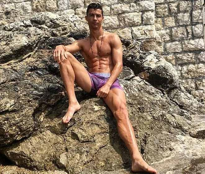 Ronaldo bị siêu mẫu tố điều bẽ bàng: Có bạn gái chỉ là &#34;vỏ bọc&#34;? - 1