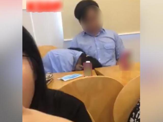 Giới trẻ - Học sinh thản nhiên "ân ái" tại cửa hàng tiện lợi ở Sài Gòn