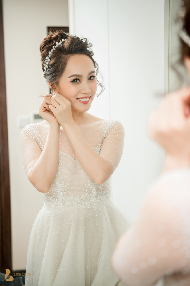 Giám đốc Nhà hát Kịch Hà Nội liên tục hôn vợ say đắm trước 1.000 quan khách - 6