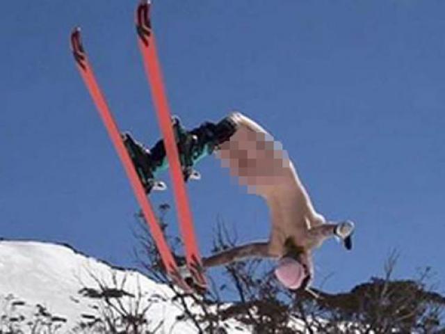 Thể thao - Cực choáng: Mỹ nhân thể thao "cởi 100%" nhào lộn giữa ban ngày