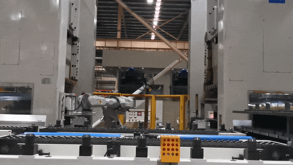 Clip: Robot đánh trống, chơi đàn như những nhạc công chuyên nghiệp - 1