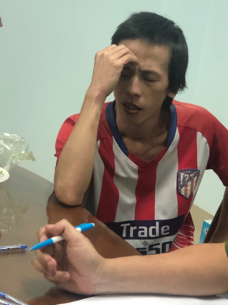 Nóng 24h qua: Ô tô phóng “bạt mạng” trốn CSGT, tông liên tiếp vào người đi đường - 5