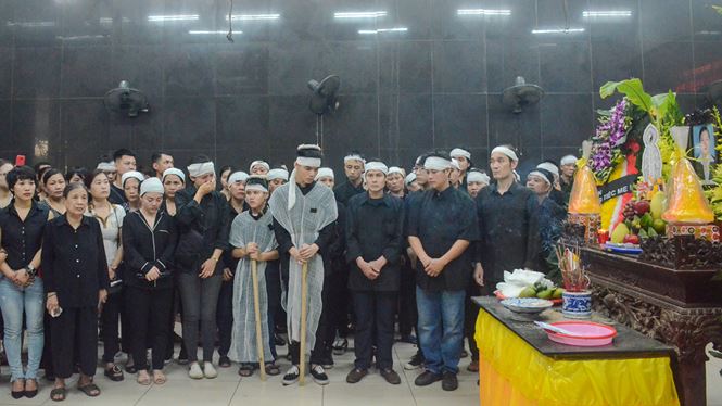 Người thân khóc nghẹn tiễn đưa nữ công nhân bị &#39;xe điên&#39; đâm tử vong - 2