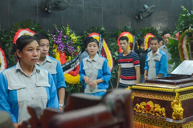 Người thân khóc nghẹn tiễn đưa nữ công nhân bị 'xe điên' đâm tử vong - 3