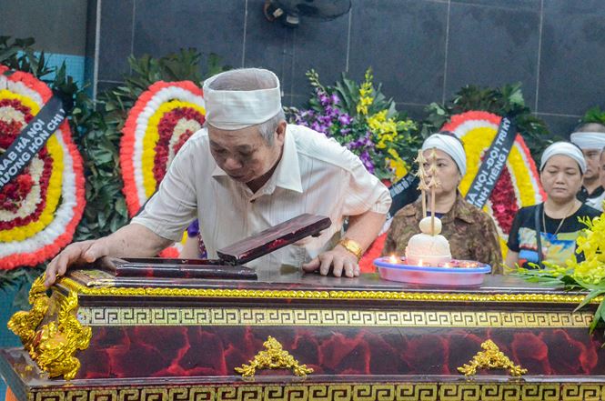 Người thân khóc nghẹn tiễn đưa nữ công nhân bị 'xe điên' đâm tử vong - 4
