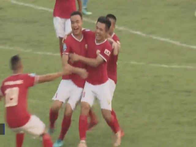 Siêu kịch tính bóng đá Việt Nam: Dẫn 3-0 vẫn mất điểm vì 2 thẻ đỏ