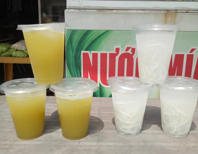 Nước mía, nước dừa cũng là những mặt hàng bán chạy trong dịp gần đây.