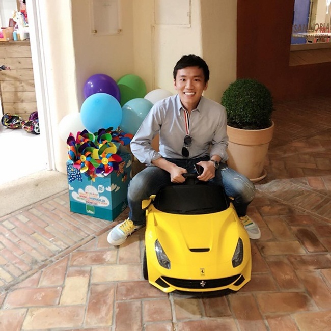 Ở tuổi chưa đến 30, nhiều người còn chật vật ổn định công việc, kiếm tiền thì Steven Zhang đã đóng vai trò quan trọng tại Suning Group. 