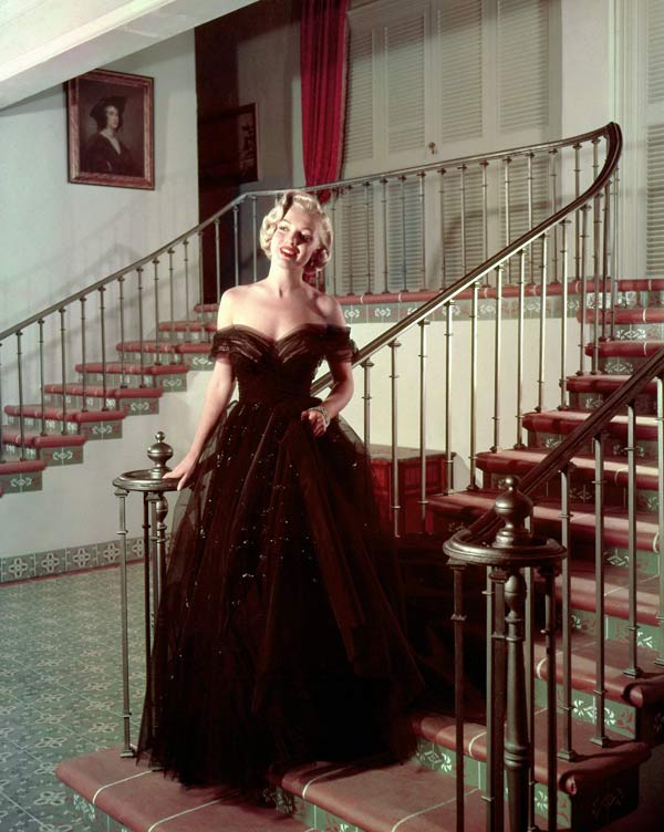 12 khoảnh khắc thời trang sống mãi của &#34;bom sex&#34; Marilyn Monroe - 1