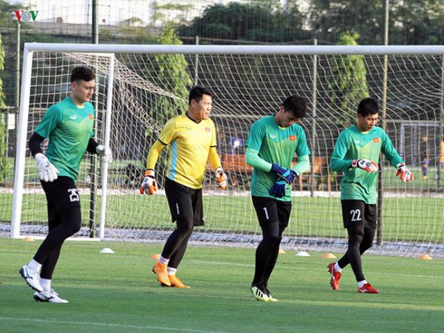 Thủ môn, cơn đau đầu... dễ chịu của ông Park Hang-seo