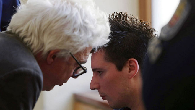 Cái giá phải trả của người phanh phui vùng tối làng bóng đá - 3