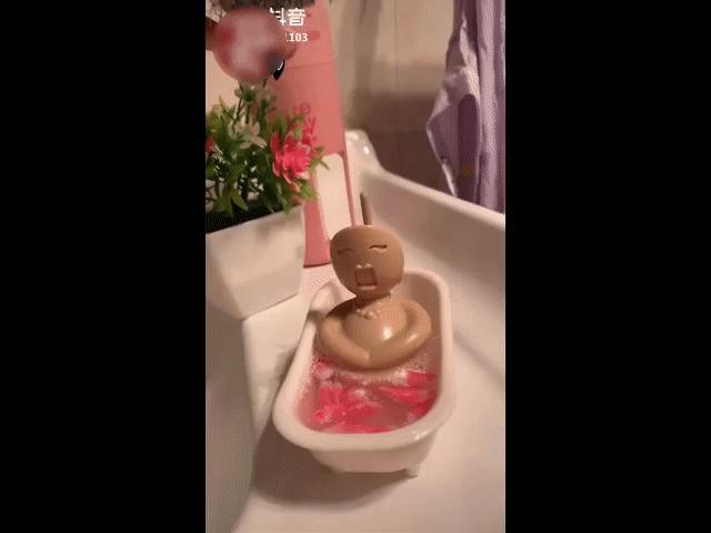 Video Clip Cười - Người lớn cũng chỉ là những đứa trẻ "to xác"