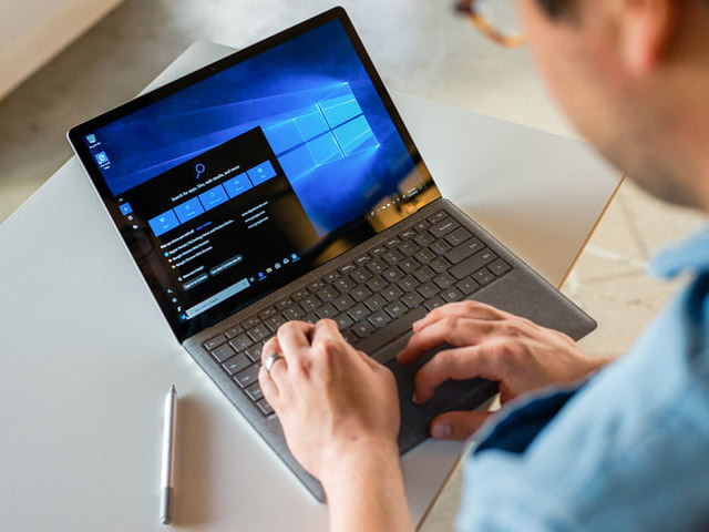 Microsoft dùng chiêu độc để nâng tầm máy tính Windows 10 giá rẻ