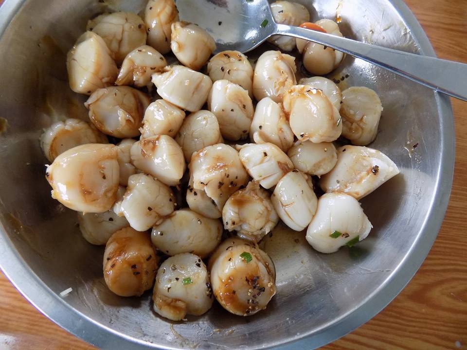 Trổ tài làm sò điệp nướng mỡ hành đãi khách ngày lễ 30/4 - 2