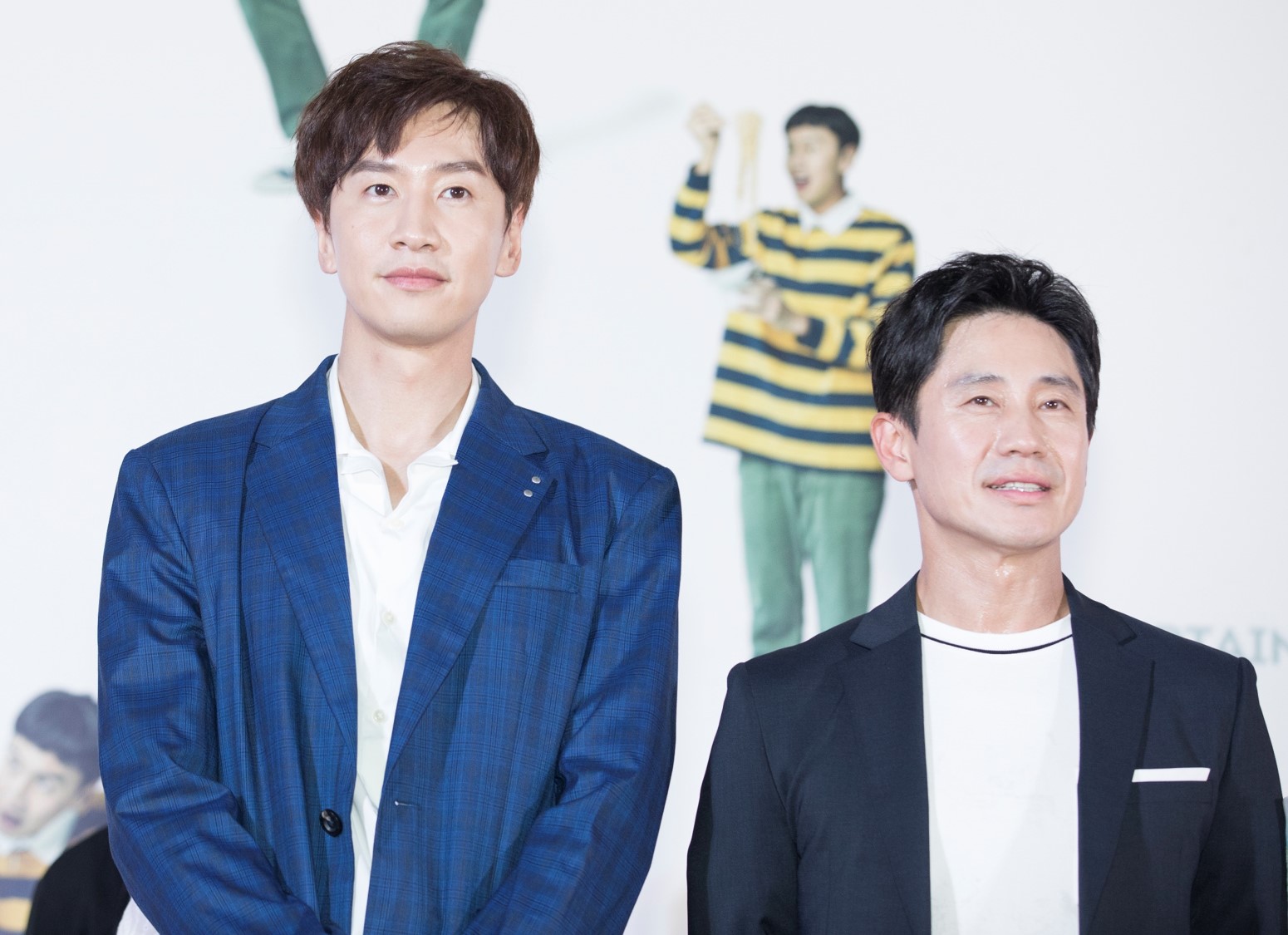 Hàng nghìn fan chào đón "thằng em lý tưởng" Lee Kwang Soo đến Việt Nam - 6