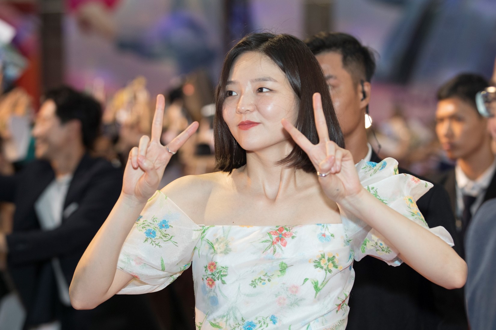 Hàng nghìn fan chào đón "thằng em lý tưởng" Lee Kwang Soo đến Việt Nam - 7