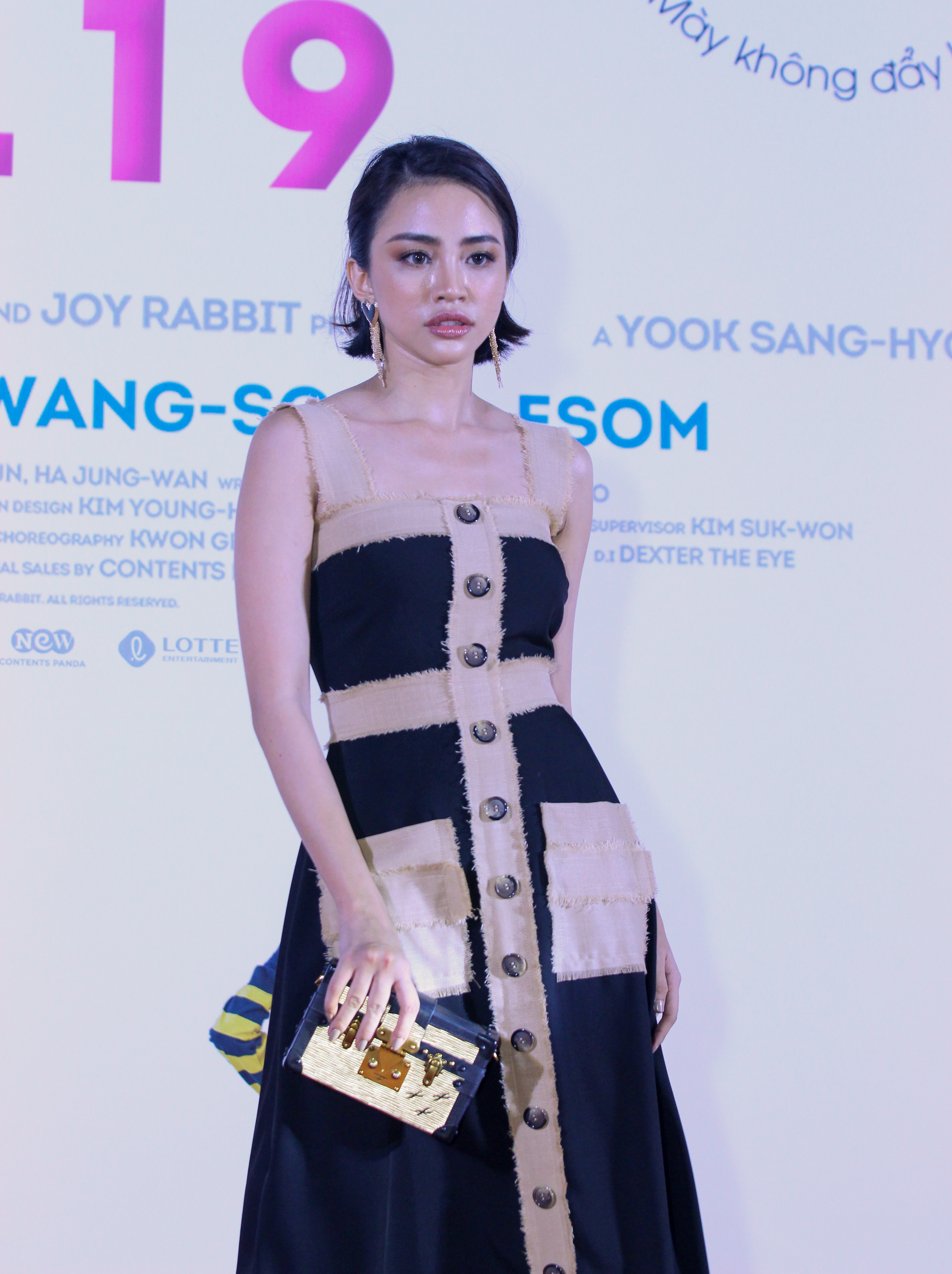 Hàng nghìn fan chào đón "thằng em lý tưởng" Lee Kwang Soo đến Việt Nam - 12