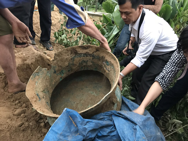 Ngắm cổ vật hàng nghìn năm tuổi tìm thấy ở Lào Cai - 1