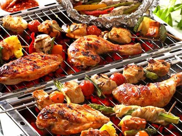 Ẩm thực - Cách tự tổ chức tiệc tại nhà dịp nghỉ lễ vui vẻ, ngon miệng